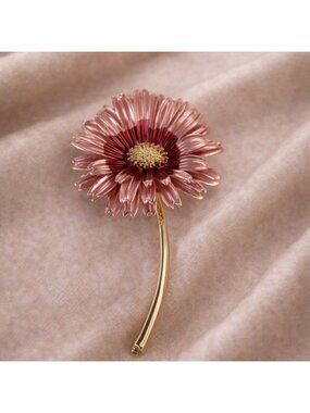Pink Daisy Elegant Floral Gold Brooch